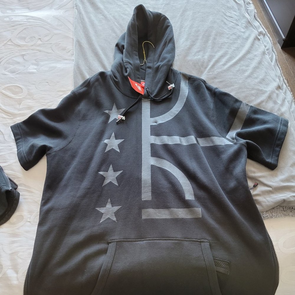 Nike Air Pivot V3 Short Sleeve Hoodie Sweater